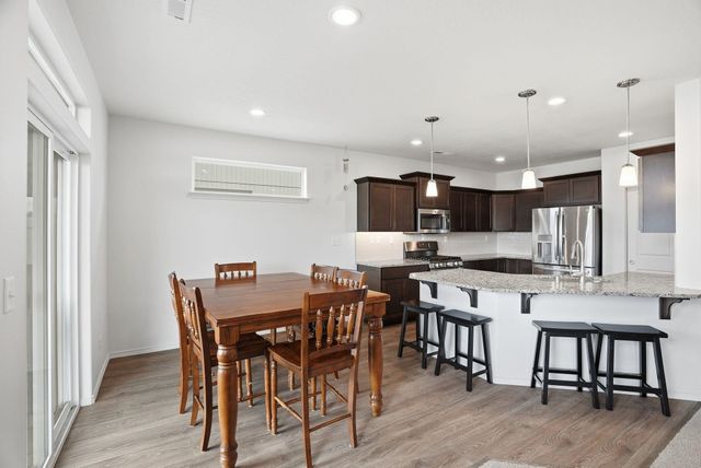 1562 E B St, Deer Park, WA 99006