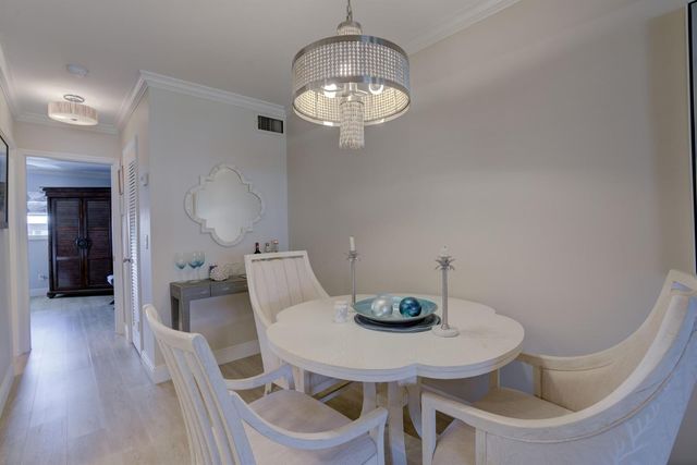 111 Shore Court 305, North Palm Beach, FL 33408
