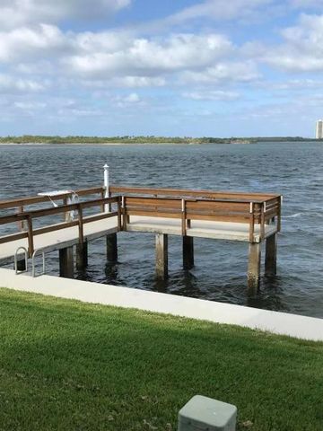 111 Shore Court 305, North Palm Beach, FL 33408