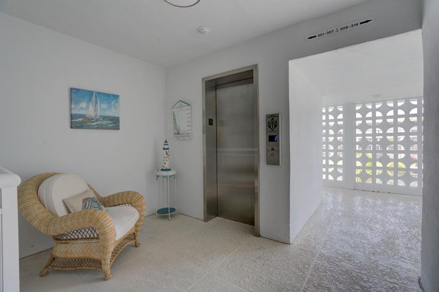 111 Shore Court 305, North Palm Beach, FL 33408