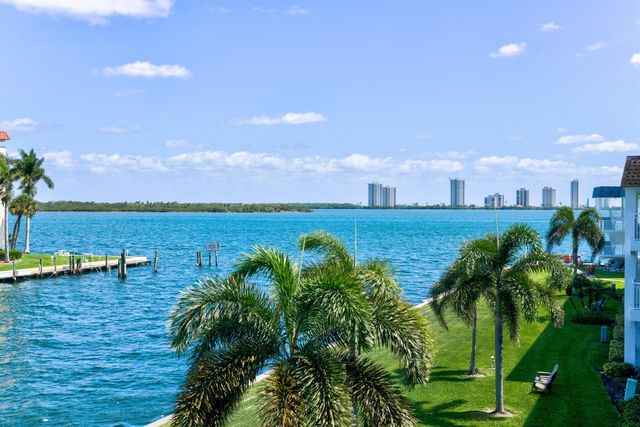 111 Shore Court 305, North Palm Beach, FL 33408