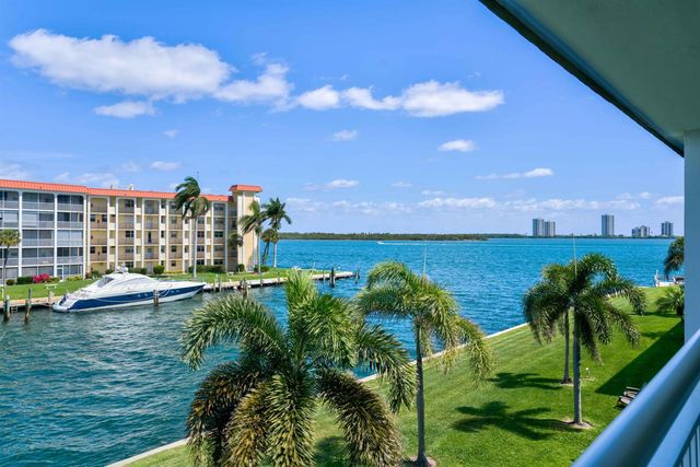 111 Shore Court 305, North Palm Beach, FL 33408
