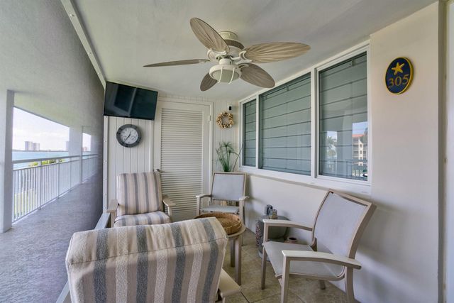 111 Shore Court 305, North Palm Beach, FL 33408