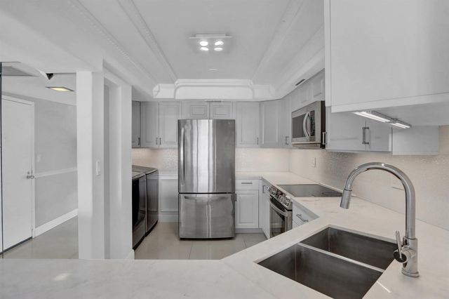 2000 Presidential Way 504, West Palm Beach, FL 33401