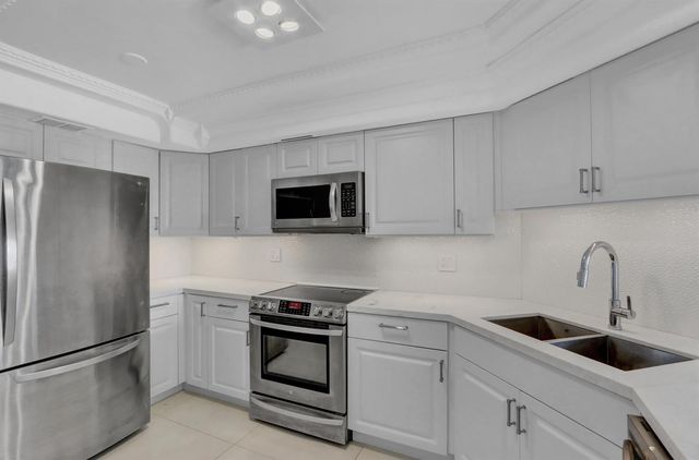2000 Presidential Way 504, West Palm Beach, FL 33401