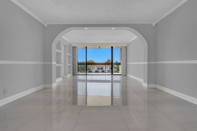 2000 Presidential Way 504, West Palm Beach, FL 33401