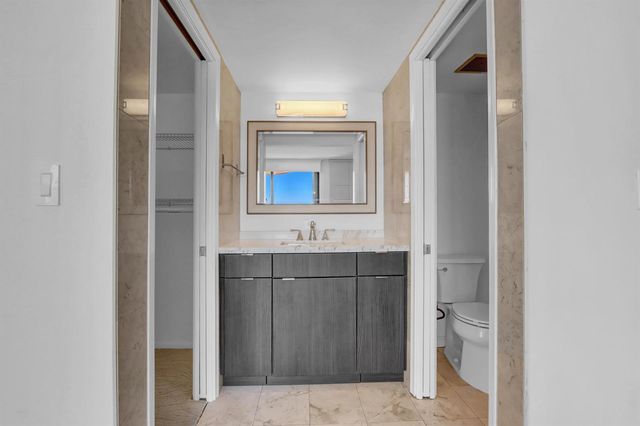 2000 Presidential Way 504, West Palm Beach, FL 33401
