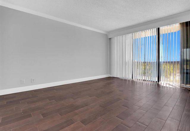 2000 Presidential Way 504, West Palm Beach, FL 33401