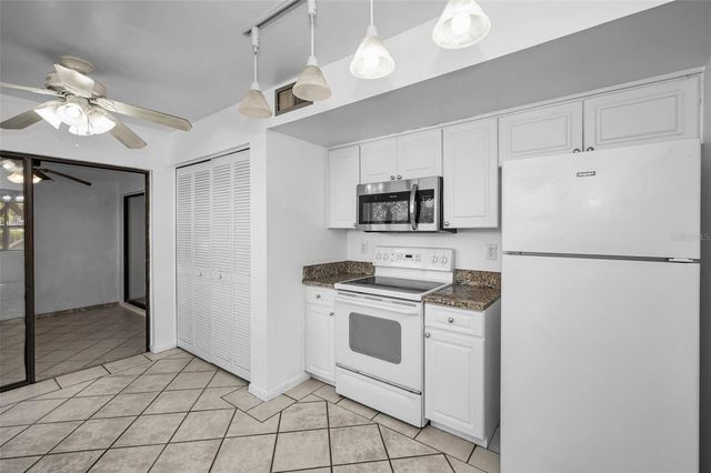 10626 LONGWOOD DRIVE 102, Seminole, FL 33777