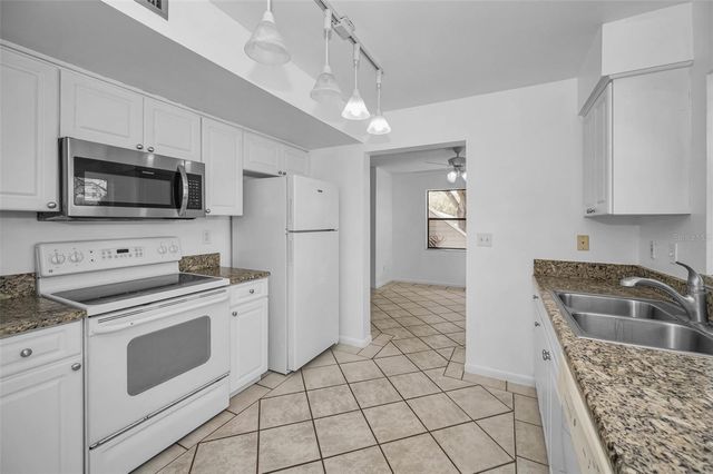 10626 LONGWOOD DRIVE 102, Seminole, FL 33777