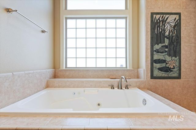 2804 S Island Dr, Nampa, ID 83686