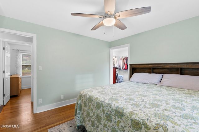 5 Oakwood Drive, Colonie, NY 12205