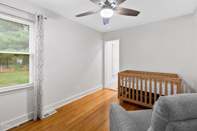 5 Oakwood Drive, Colonie, NY 12205