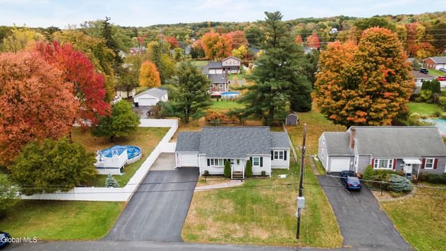 5 Oakwood Drive, Colonie, NY 12205