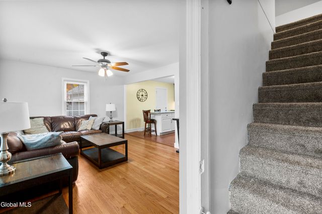 5 Oakwood Drive, Colonie, NY 12205