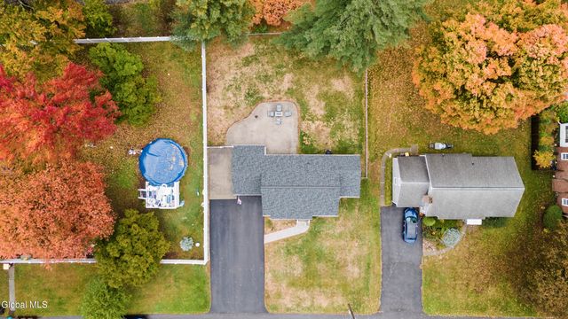 5 Oakwood Drive, Colonie, NY 12205