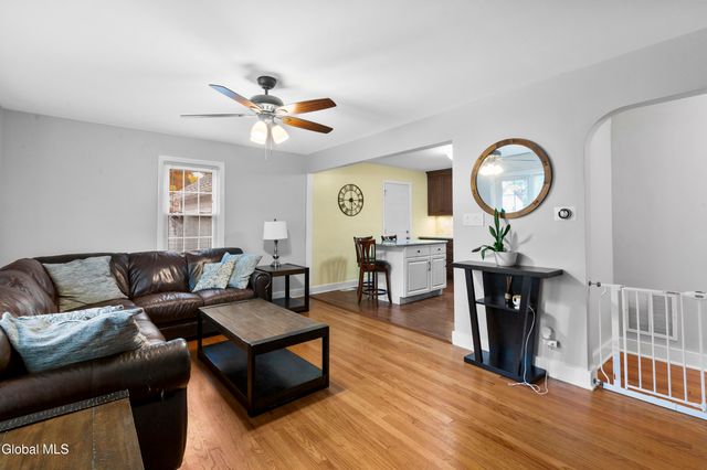 5 Oakwood Drive, Colonie, NY 12205