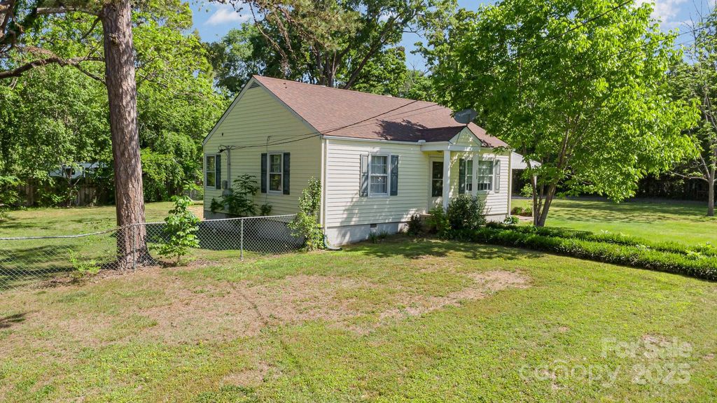 1302 N Ellis Street, Salisbury, NC 28144