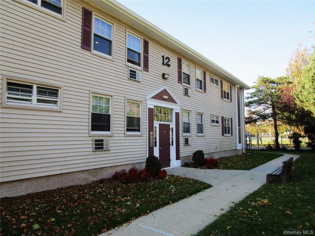 324 Post Avenue 12F, Westbury, NY 11590