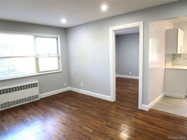 324 Post Avenue 12F, Westbury, NY 11590