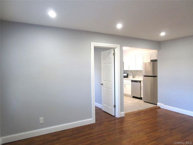 324 Post Avenue 12F, Westbury, NY 11590