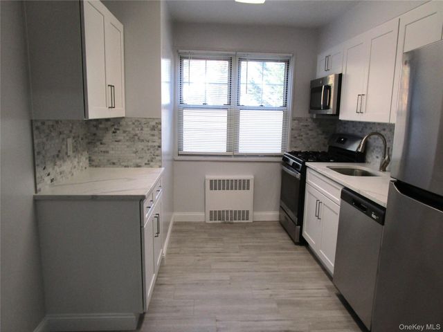 324 Post Avenue 12F, Westbury, NY 11590