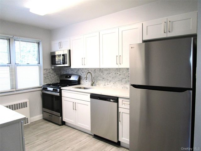 324 Post Avenue 12F, Westbury, NY 11590