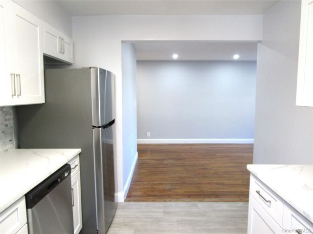 324 Post Avenue 12F, Westbury, NY 11590