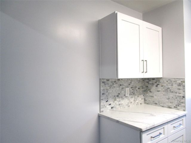 324 Post Avenue 12F, Westbury, NY 11590