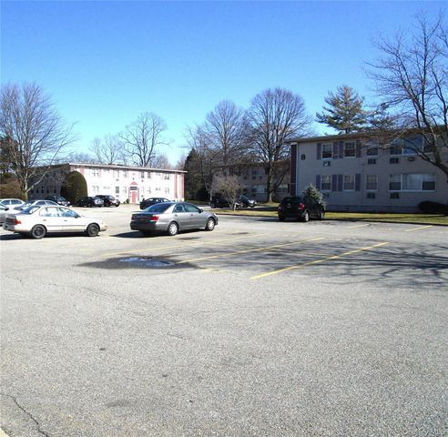 324 Post Avenue 12F, Westbury, NY 11590