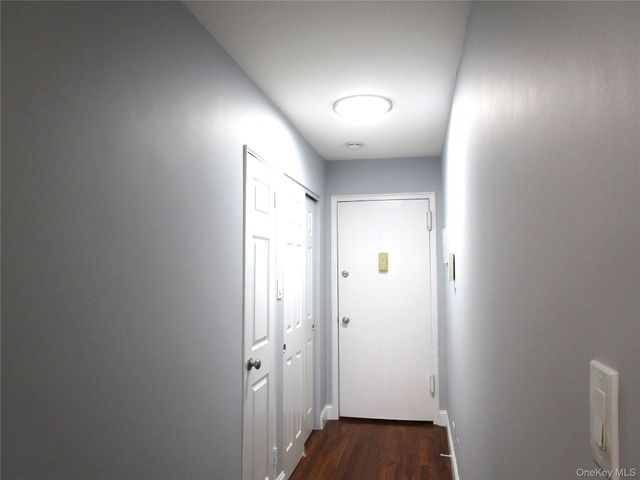 324 Post Avenue 12F, Westbury, NY 11590