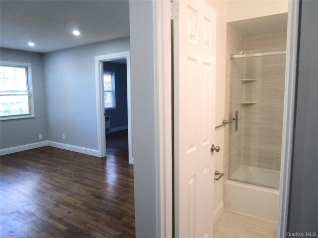 324 Post Avenue 12F, Westbury, NY 11590