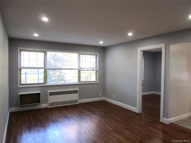 324 Post Avenue 12F, Westbury, NY 11590