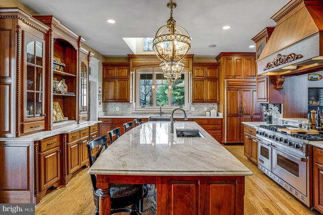 1017 WINDSWEPT DR, Great Falls, VA 22066