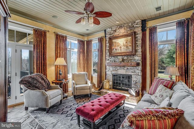 1017 WINDSWEPT DR, Great Falls, VA 22066