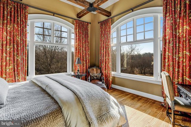 1017 WINDSWEPT DR, Great Falls, VA 22066