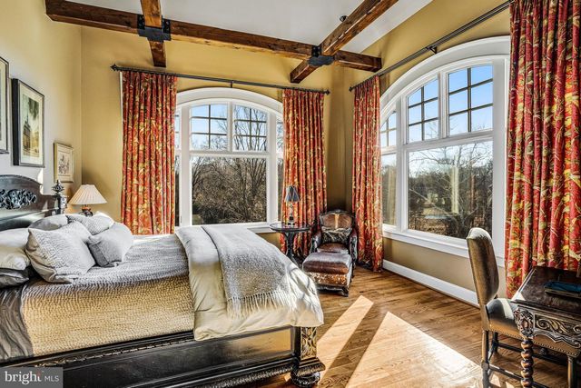 1017 WINDSWEPT DR, Great Falls, VA 22066