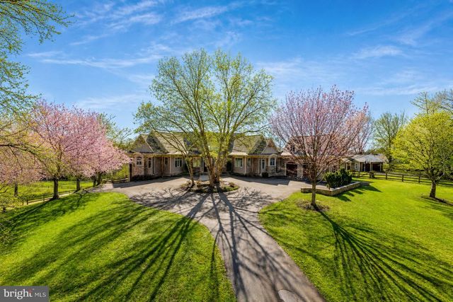 1017 WINDSWEPT DR, Great Falls, VA 22066