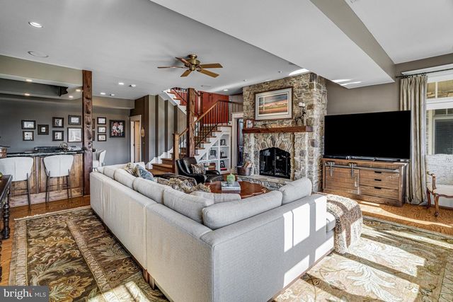 1017 WINDSWEPT DR, Great Falls, VA 22066