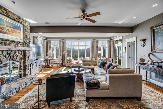 1017 WINDSWEPT DR, Great Falls, VA 22066