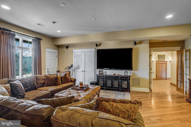 1017 WINDSWEPT DR, Great Falls, VA 22066