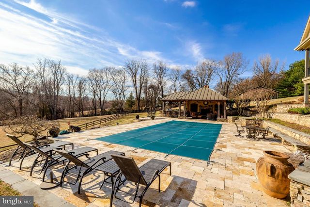 1017 WINDSWEPT DR, Great Falls, VA 22066