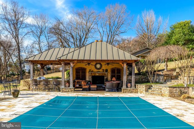 1017 WINDSWEPT DR, Great Falls, VA 22066