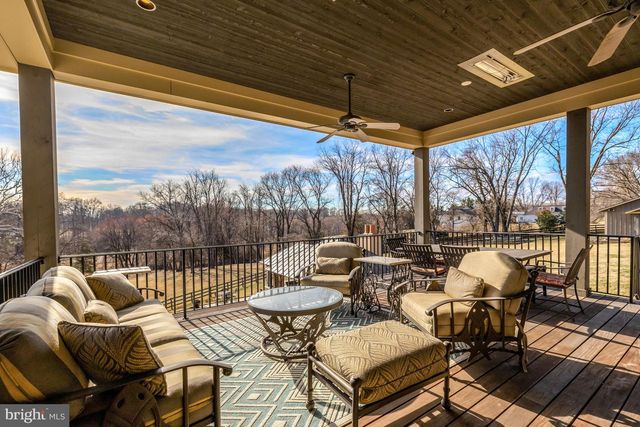 1017 WINDSWEPT DR, Great Falls, VA 22066