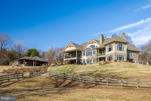 1017 WINDSWEPT DR, Great Falls, VA 22066
