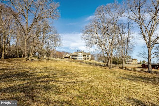 1017 WINDSWEPT DR, Great Falls, VA 22066