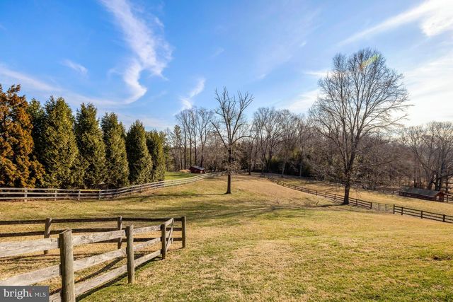 1017 WINDSWEPT DR, Great Falls, VA 22066