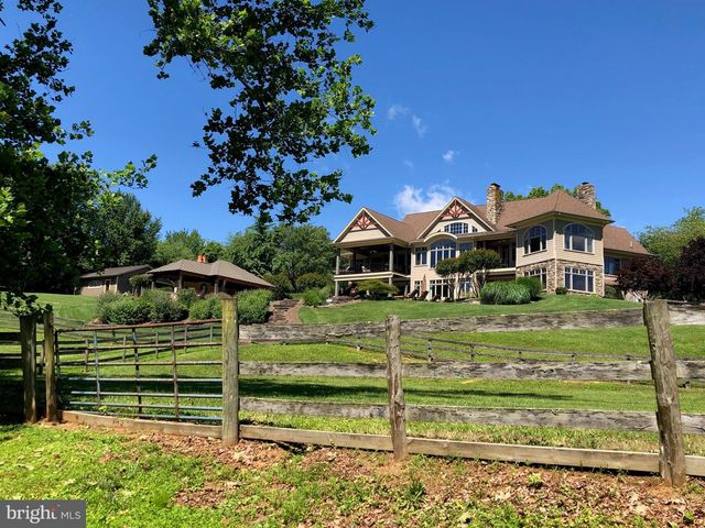 1017 WINDSWEPT DR, Great Falls, VA 22066