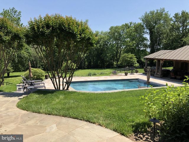 1017 WINDSWEPT DR, Great Falls, VA 22066