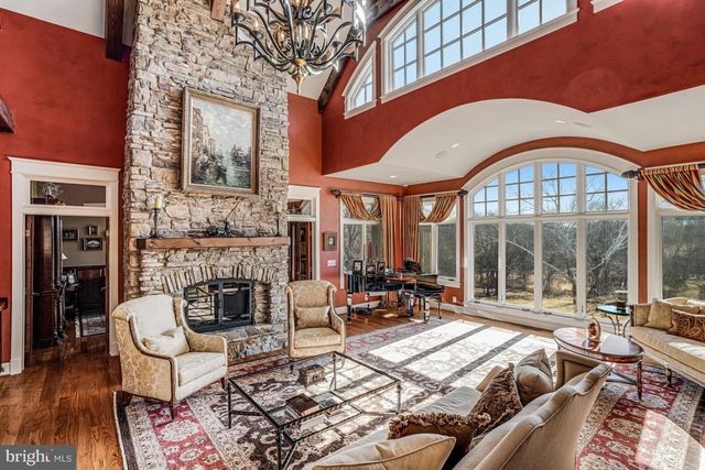 1017 WINDSWEPT DR, Great Falls, VA 22066